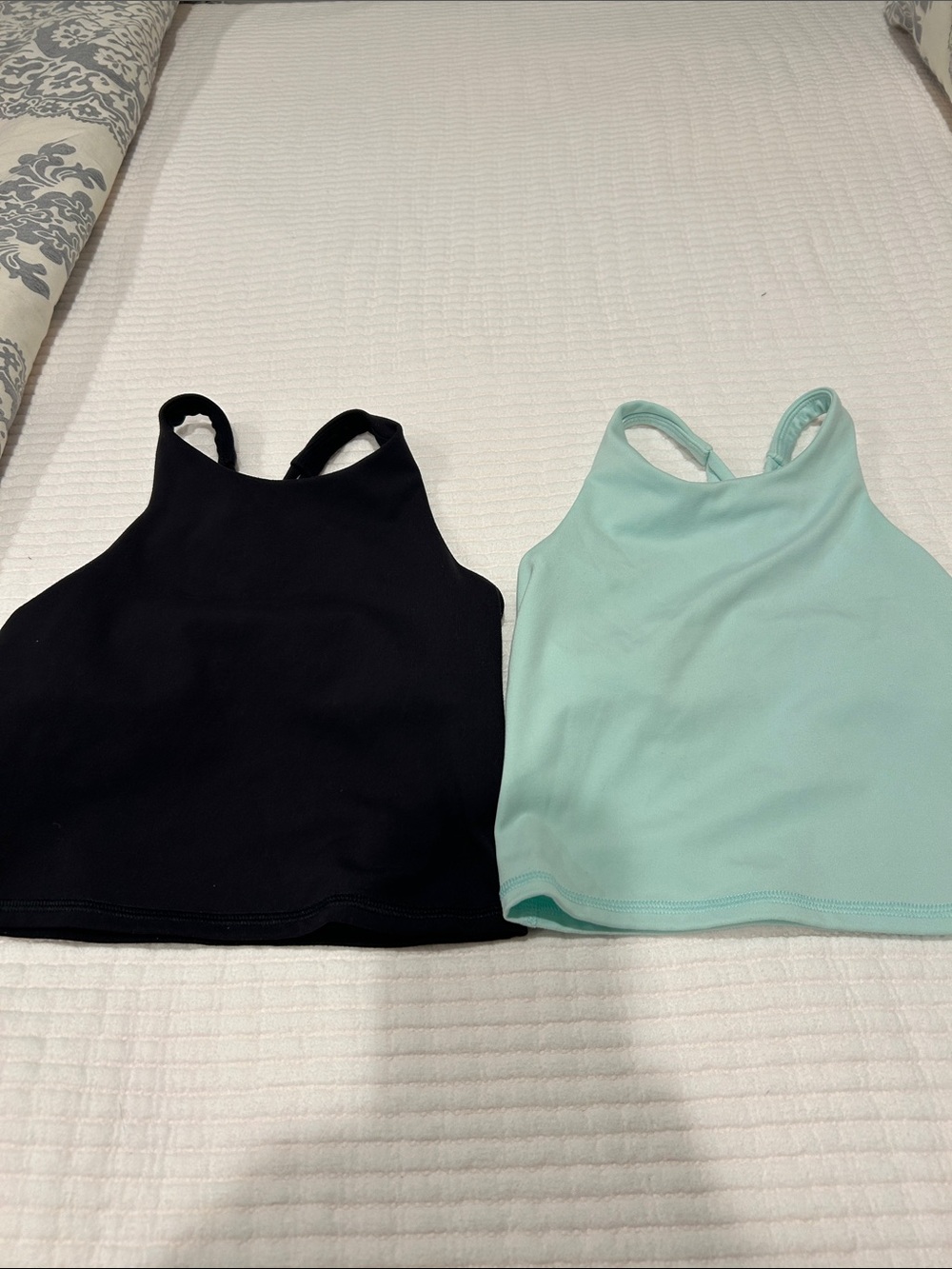 Bundle of 2 girls gym tops. Size small 6/7.